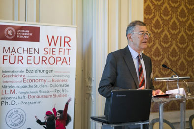 Prof. Dr. András Masát (Rektor der AUB)