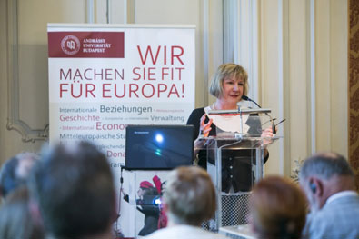 Prof. Dr. Ellen Bos (AUB)