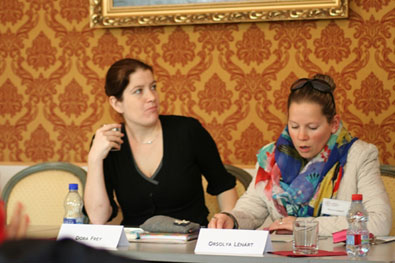 Dr. Frey und Dr. Orsolya Lénárt, Oberassistentin an der Fakultät MES