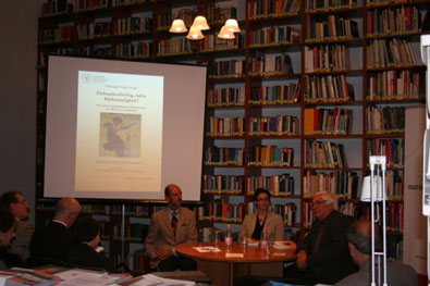 Die Diskutanten (von links nach rechts) Christopher Walsch, Fruzsina Müller und Tibor Palánkai.