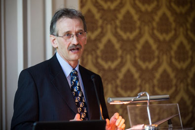 Prof. Dr. András Kisfaludi , ELTE Budapest