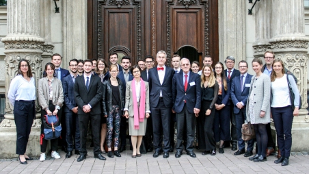 Traumberuf EU-Beamte(r) –  Vorbereitung auf den Europäischen Concours am Lehrstuhl für Diplomatie II