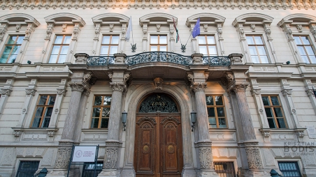 Ausnahmezustand an der AUB (Information Nr. 15: Neue Hausregeln)