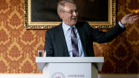 Auftakt der Ringvorlesungsreihe “Kunst der Diplomatie” mit dem Schweizer Diplomaten und Botschafter Jean-François Paroz