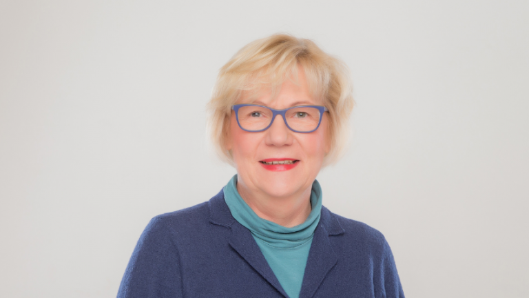 Prof. Dr. Ellen  BOS 